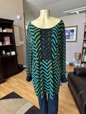Alfani black & green chevron stripes long sleeve w/black crochet tunic-size XL